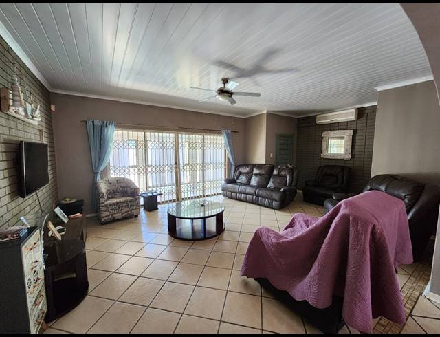 3 BEDROOM FREEHOLD FOR SALE IN CASHAN
